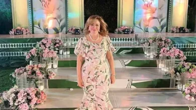 إلهام شاهين تتألق بفستان وردي وأمينة خليل تشارك صوراً من عرض أزياء في باريس