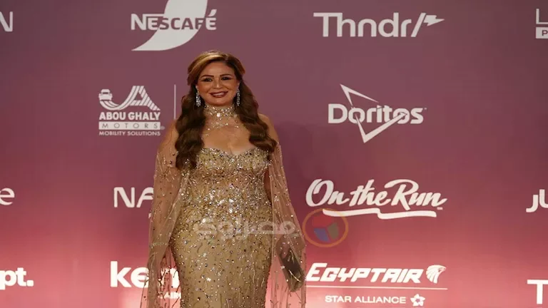 إلهام شاهين تثير الجدل في مهرجان الجونة: "فيه ناس عندها بطالة فبيشتغلوا لجان على السوشيال ميديا"
