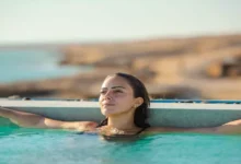 إلهام شاهين ومي عز الدين يتألقان في صور صيفية عبر مواقع التواصل الاجتماعي