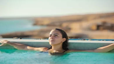 إلهام شاهين ومي عز الدين يتألقان في صور صيفية عبر مواقع التواصل الاجتماعي