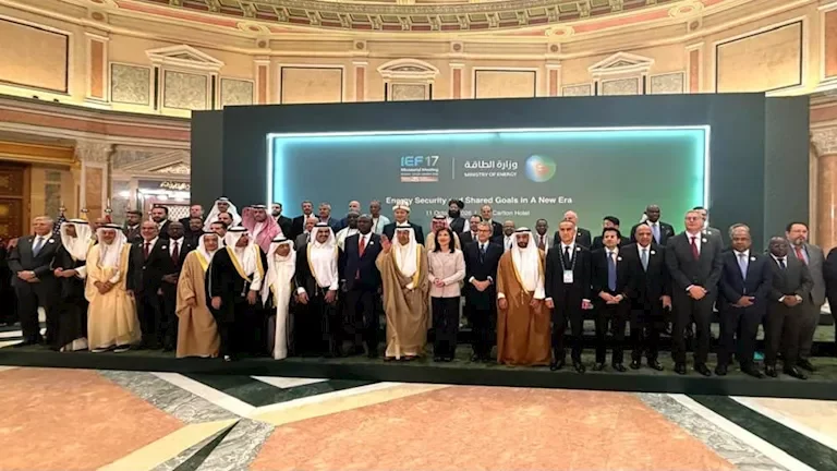 ارتفاع أسعار النفط بعد قرار أوبك+ بخفض الإنتاج بمقدار 2 مليون برميل يومياً