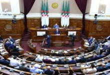 الجيش الإسرائيلي يعلن عن استهداف مواقع لحماس في غزة رداً على إطلاق صواريخ نحو مستوطنات إسرائيلية