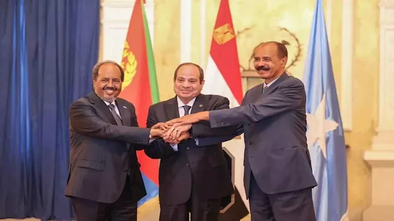 الجيش الإسرائيلي يعلن عن استهداف مواقع لحركة حماس في غزة رداً على إطلاق صواريخ