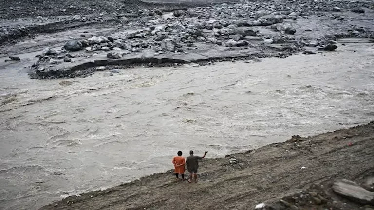 الجيش الإسرائيلي يعلن عن تنفيذ غارات جوية على مواقع في قطاع غزة