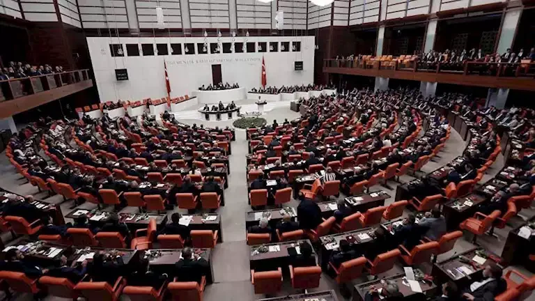 الجيش الإسرائيلي يعلن عن تنفيذ غارات على قطاع غزة رداً على إطلاق صواريخ نحو أراضيه