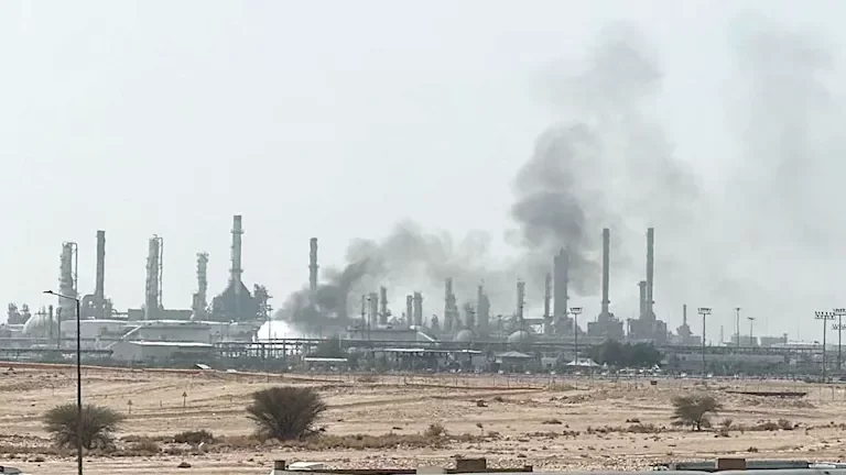 الجيش الإسرائيلي يعلن عن تنفيذ غارات على مواقع في قطاع غزة بعد تصعيد التوترات