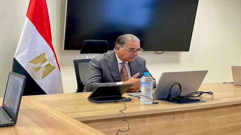 الجيش الإسرائيلي يعلن عن توجيه ضربات جوية على أهداف في قطاع غزة
