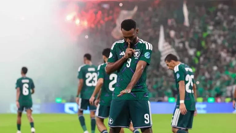 النادي الأهلي يعلن تجديد عقد اللاعب محمد الشناوي حتى عام 2026
