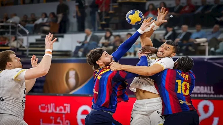 النادي الأهلي يعلن تجديد عقد اللاعب محمد الشناوي حتى 2026