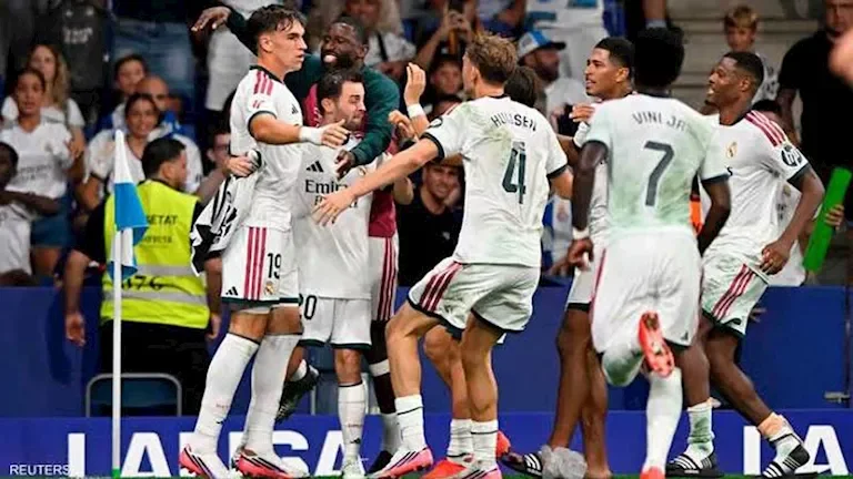 النادي الأهلي يعلن تجديد عقد اللاعب محمد الشناوي حتى 2026