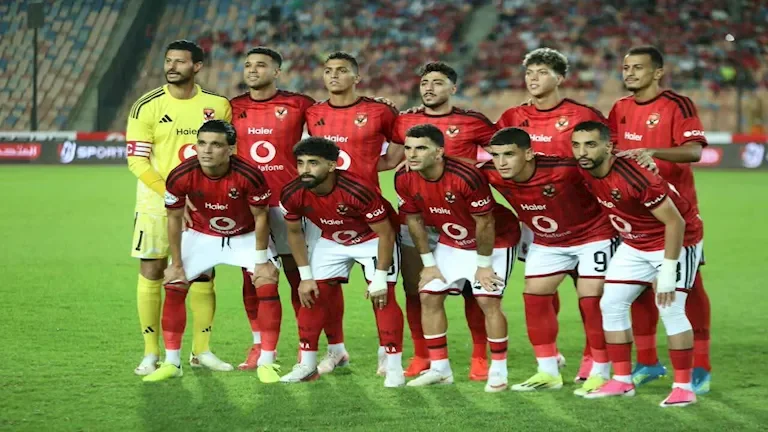 النادي الأهلي يعلن تجديد عقد اللاعب محمد الشناوي حتى 2026