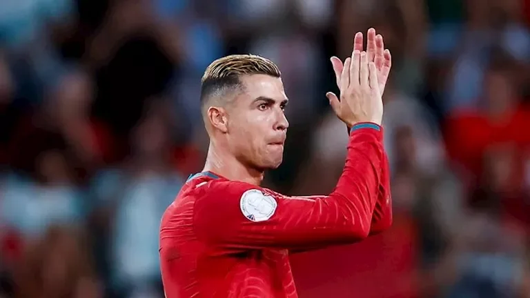 النادي الأهلي يعلن تجديد عقد مدربه بيتسو موسيماني حتى 2025