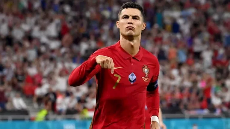 النادي الأهلي يعلن تجديد عقد مدربه بيتسو موسيماني حتى 2025