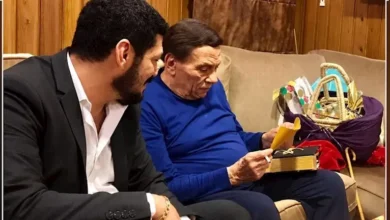 باسم سمرة يشارك صورة نادرة مع عادل إمام ويعبر عن حبه وتقديره له