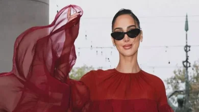 بسمة بوسيل تتألق بفستان أحمر قصير في عرض أزياء بباريس وتستعد لبطولة فيلم "بيج رامي"