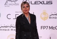 بوسي شلبي تتألق بإطلالة جريئة على السجادة الحمراء لمهرجان الجونة السينمائي