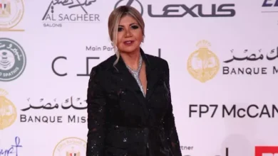 بوسي شلبي تتألق بإطلالة جريئة على السجادة الحمراء لمهرجان الجونة السينمائي