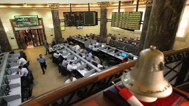 تراجع سعر الدولار في السوق المصري إلى 30.50 جنيهاً في التعاملات الأخيرة
