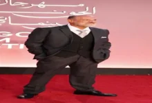 خالد الصاوي يتألق بإطلالة أنيقة في سادس أيام مهرجان الجونة السينمائي