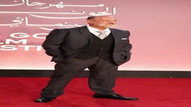 خالد الصاوي يتألق بإطلالة أنيقة في سادس أيام مهرجان الجونة السينمائي