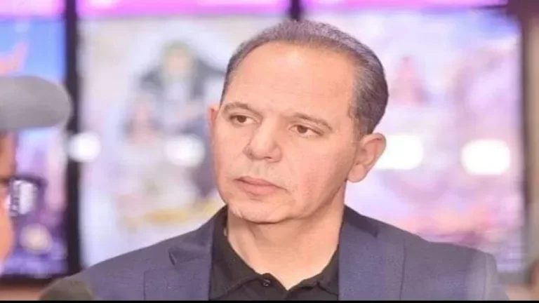 رامي إمام يعلق على الصورة المفبركة لوالده عادل إمام المتداولة عبر الإنترنت