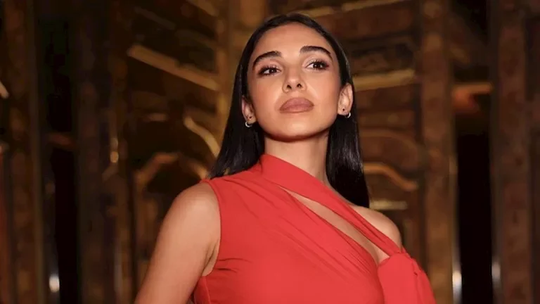 سلمى أبو ضيف تتألق بفستان منقط في اليوم الثالث من مهرجان الجونة السينمائي