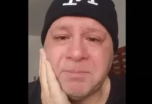عمرو يسري يعلن وفاة والدته ويعبر عن حزنه في فيديو مؤثر