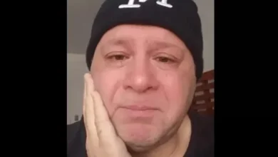 عمرو يسري يعلن وفاة والدته ويعبر عن حزنه في فيديو مؤثر