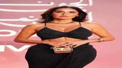 فاطمة ناصر تتألق بإطلالة سوداء جذابة في مهرجان الجونة السينمائي