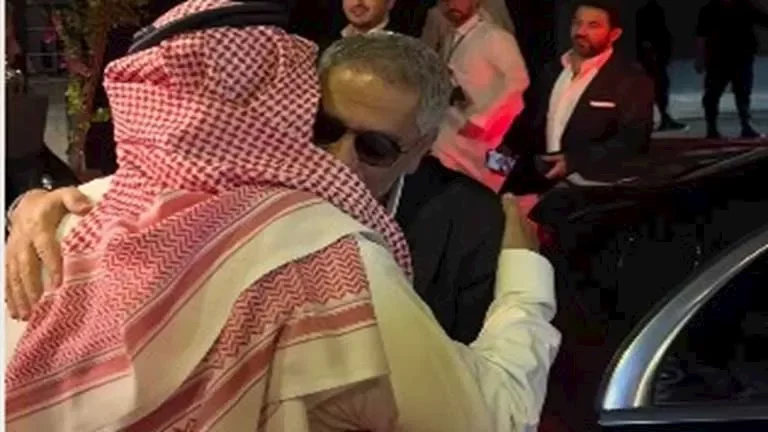 فضل شاكر يصل السعودية لإحياء حفله "عودة الغايب" بمسرح أبو بكر سالم ضمن موسم الرياض 2026