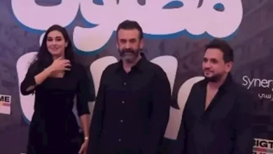 كريم عبد العزيز وياسمين صبري يشاركان في العرض الخاص لفيلم "مطلوب عائليًا" في دبي