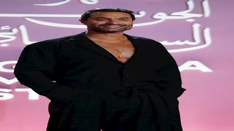 كريم فهمي يتألق بإطلالة سوداء أنيقة في رابع أيام مهرجان الجونة السينمائي