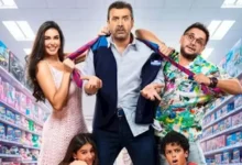 محمد منير يحتفل بعيد ميلاده الـ72 مع أعضاء فرقته في مؤتمر القاهرة السينمائي