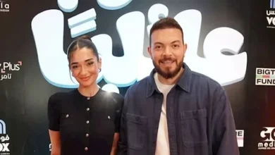 ملك أحمد زاهر تعبر عن فخرها بخطيبها شريف الليثي خلال عرض فيلم "مطلوب عائليًا"