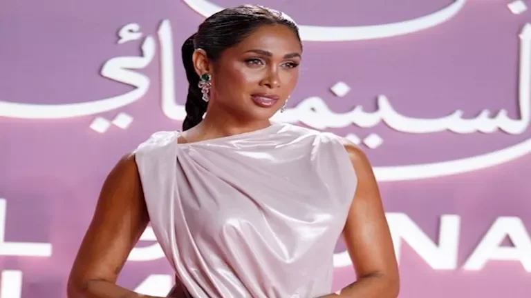 نجمات يتألقن بفساتين ميتاليك لافتة في اليوم الرابع من مهرجان الجونة السينمائي