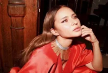 نيللي كريم تشارك صوراً جديدة من أسبوع الموضة في باريس بإطلالة حمراء مميزة