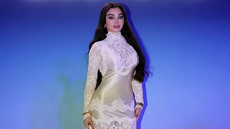هيفاء وهبي تتألق بفستان أبيض أنيق وتتصدر تريند "جوجل" بعد حكم قضائي ضد مدير أعمالها السابق